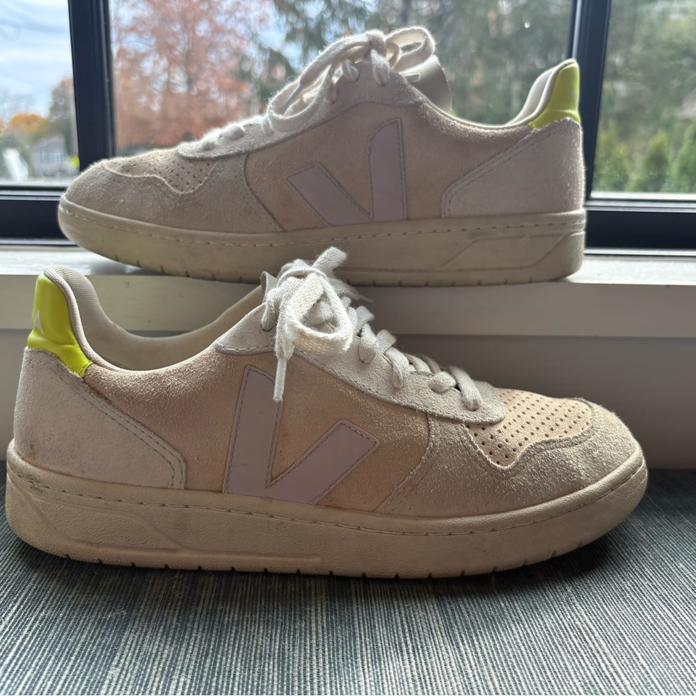 Veja Women’s Sneakers V10